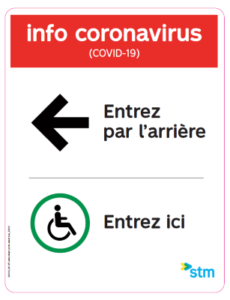 Affiche de la STM installée sur la porte avant des autobus, texte: Info coronavirus, entrez par l'arrière. Pictogramme d'une personne en fauteuil roulant avec la mention "entrez ici".